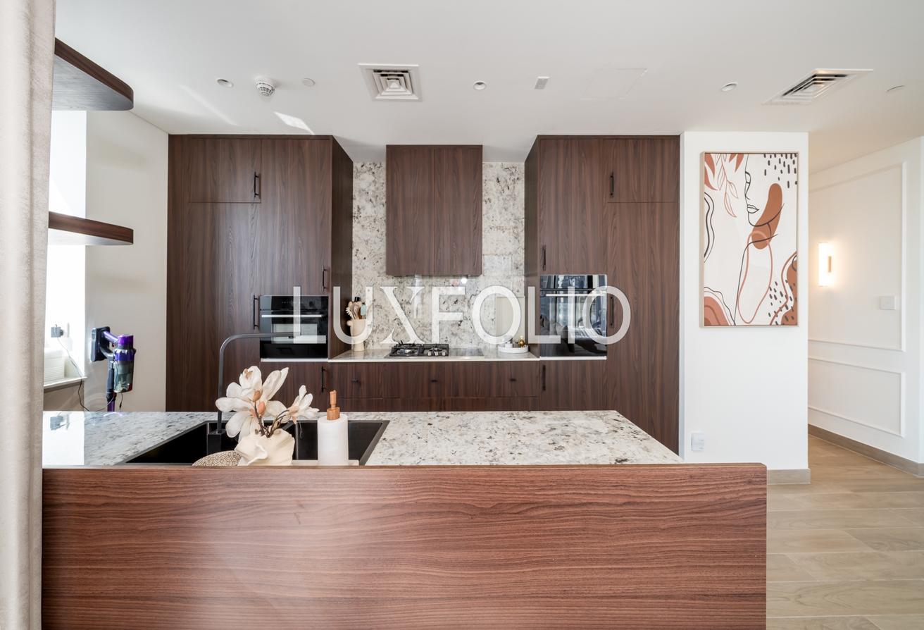 Fully Upgraded Penthouse | Lagoon Access | Vacant photo 5