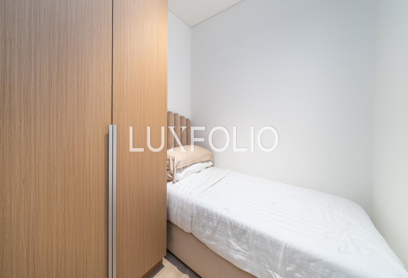 Fully Upgraded Penthouse | Lagoon Access | Vacant photo 18