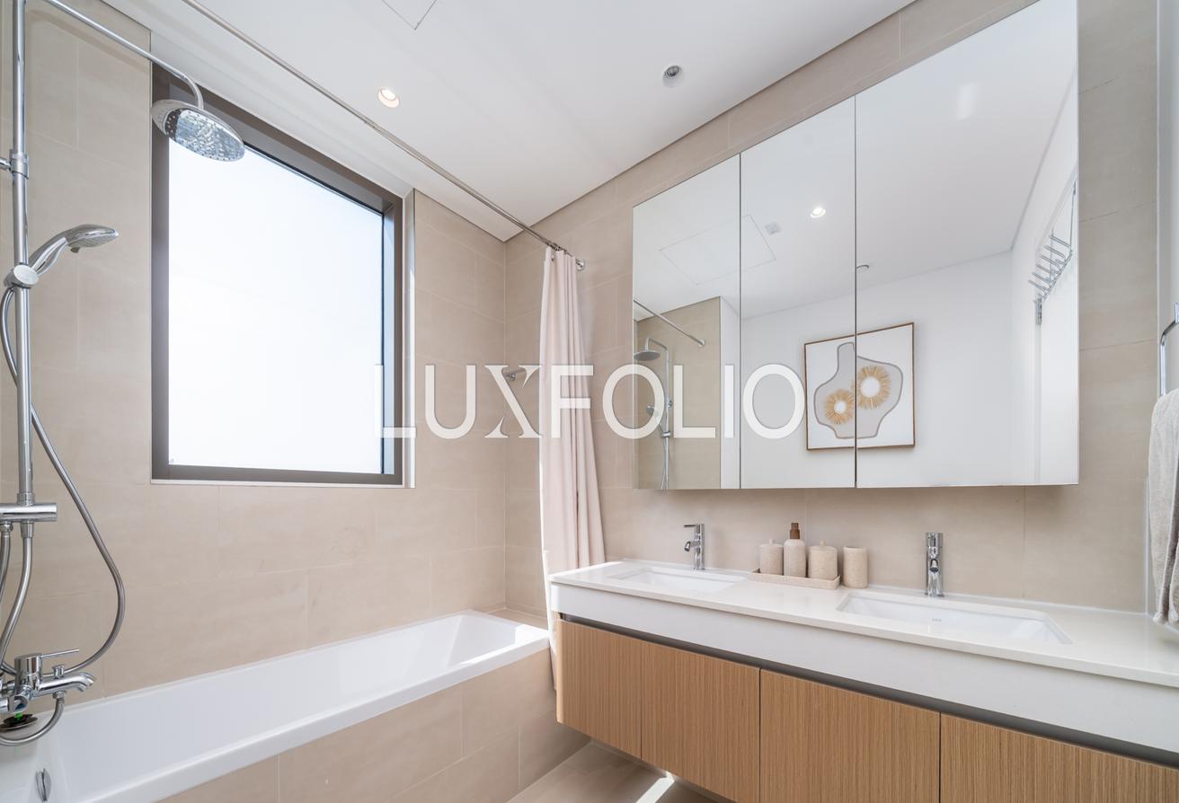 Fully Upgraded Penthouse | Lagoon Access | Vacant photo 19