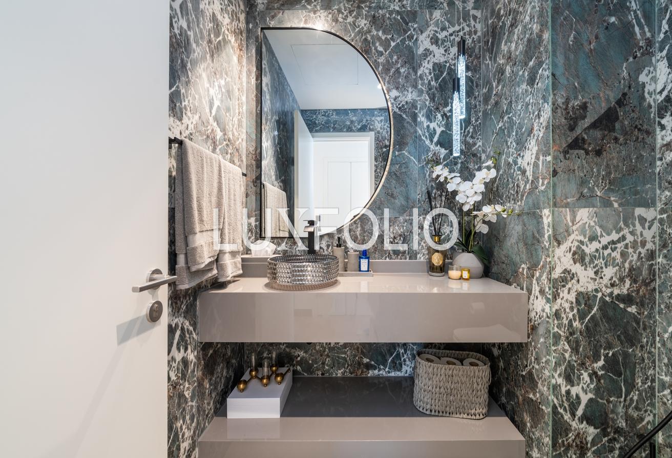Fully Upgraded Penthouse | Lagoon Access | Vacant photo 9