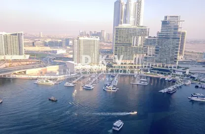 مكتب - غرفة نوم للايجار في B2B  برج - الخليج التجاري - دبي