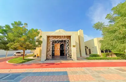 فيلا - 3 غرف نوم - 5 حمامات للبيع في الشارقة جاردن سيتي - الشارقة