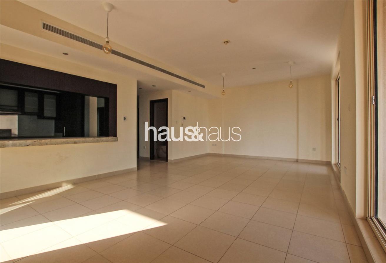 Lake View | Chiller Free | Prime Location photo 12