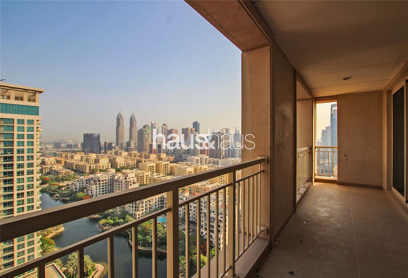 Lake View | Chiller Free | Prime Location photo 8