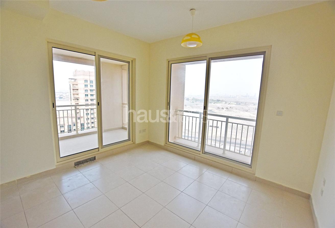 Lake View | Chiller Free | Prime Location photo 9
