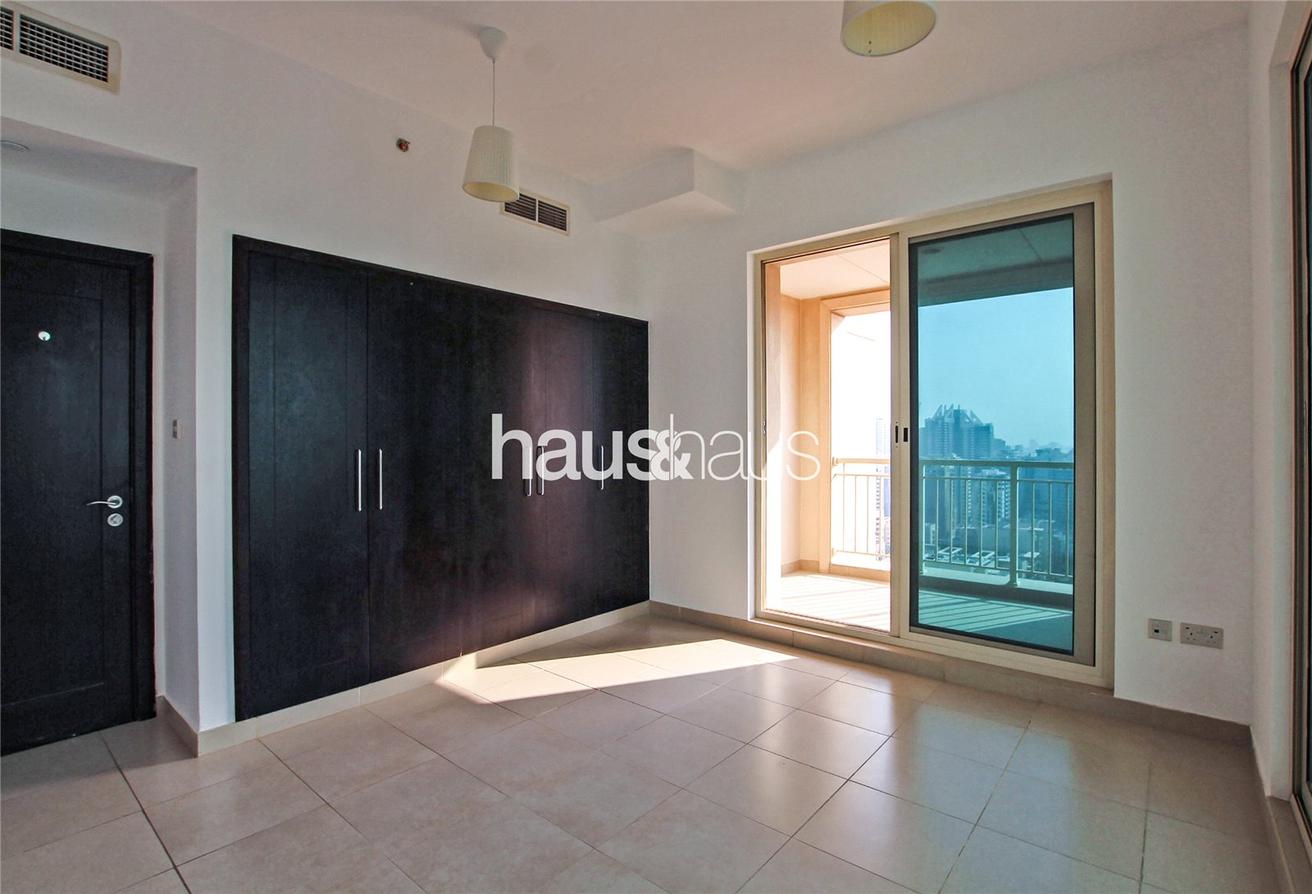 Lake View | Chiller Free | Prime Location photo 5
