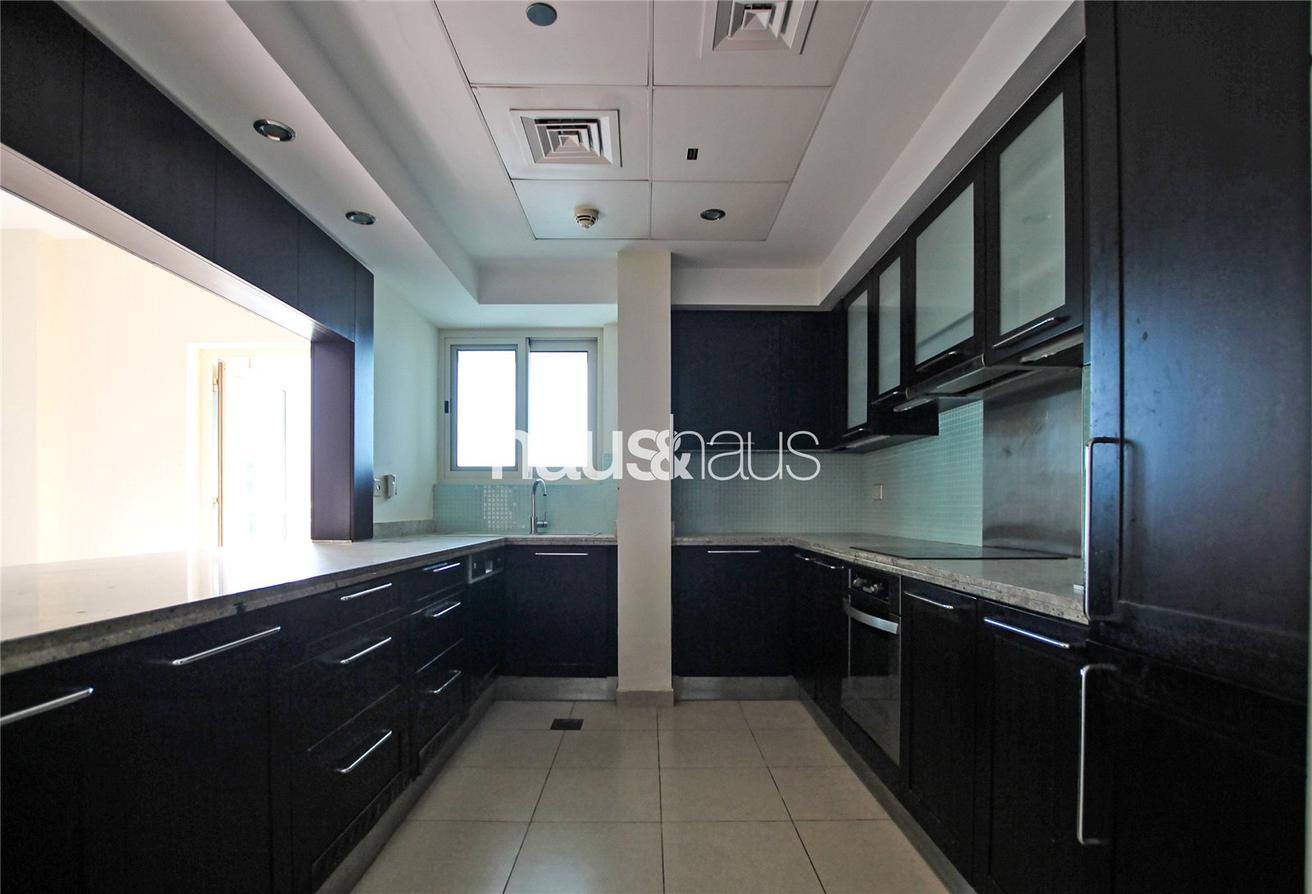 Lake View | Chiller Free | Prime Location photo 4