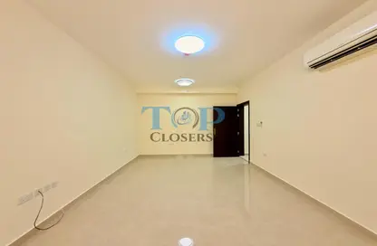 شقة - 3 غرف نوم - 3 حمامات للايجار في المطارد - العين