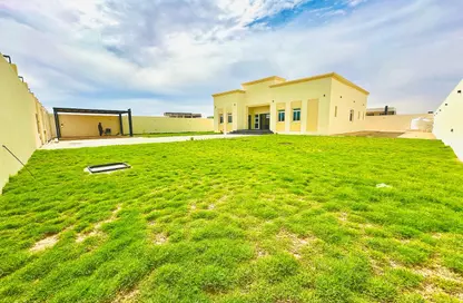 Villa - 4 Bedrooms - 6 Bathrooms for rent in Al Aweer 1 - Al Aweer - Dubai