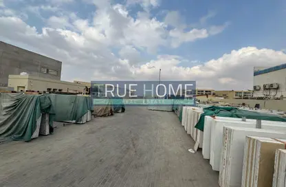 أرض - استوديو للبيع في الصجعة الصناعية - الصجعة - الشارقة