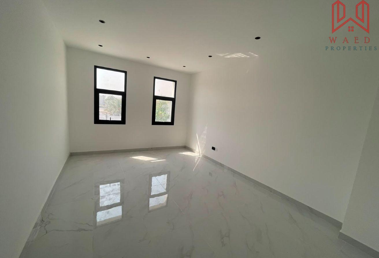 Iconic 6-BR Villa| Fully Renovated|Private Garden photo 3