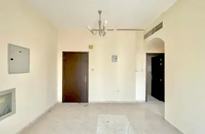 عمارة بالكامل للايجار في طريق فاير ستاشن - مويلح - الشارقة