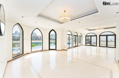 Villa - 4 - 5 for sale in Garden Homes Frond C - Garden Homes - Palm Jumeirah - Dubai