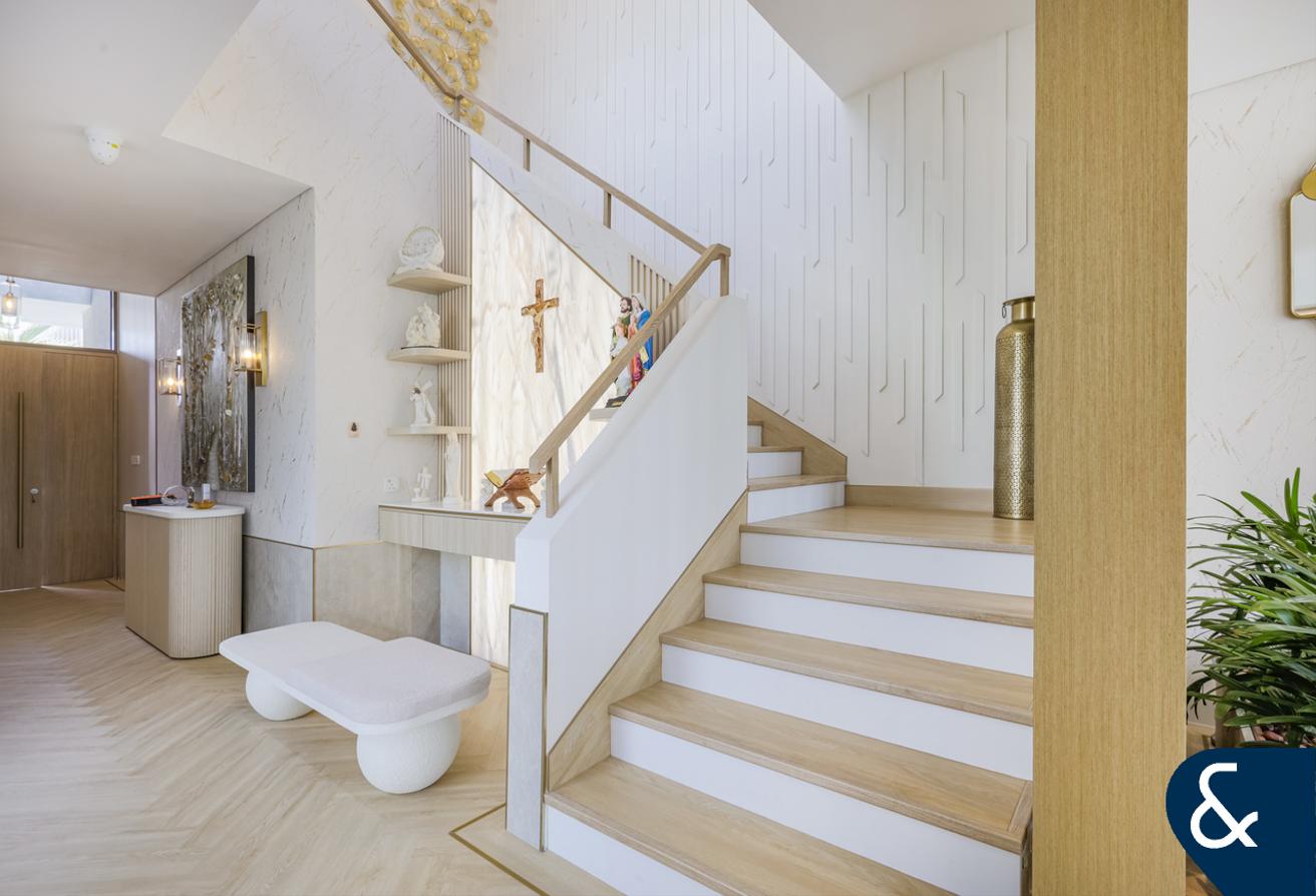 Exclusive | 5 Bed | Huge Corner Plot photo 8