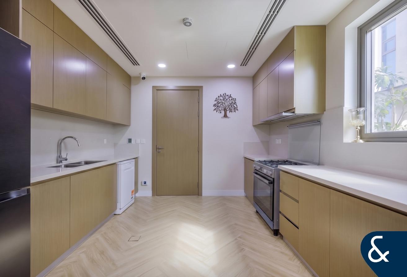 Exclusive | 5 Bed | Huge Corner Plot photo 14