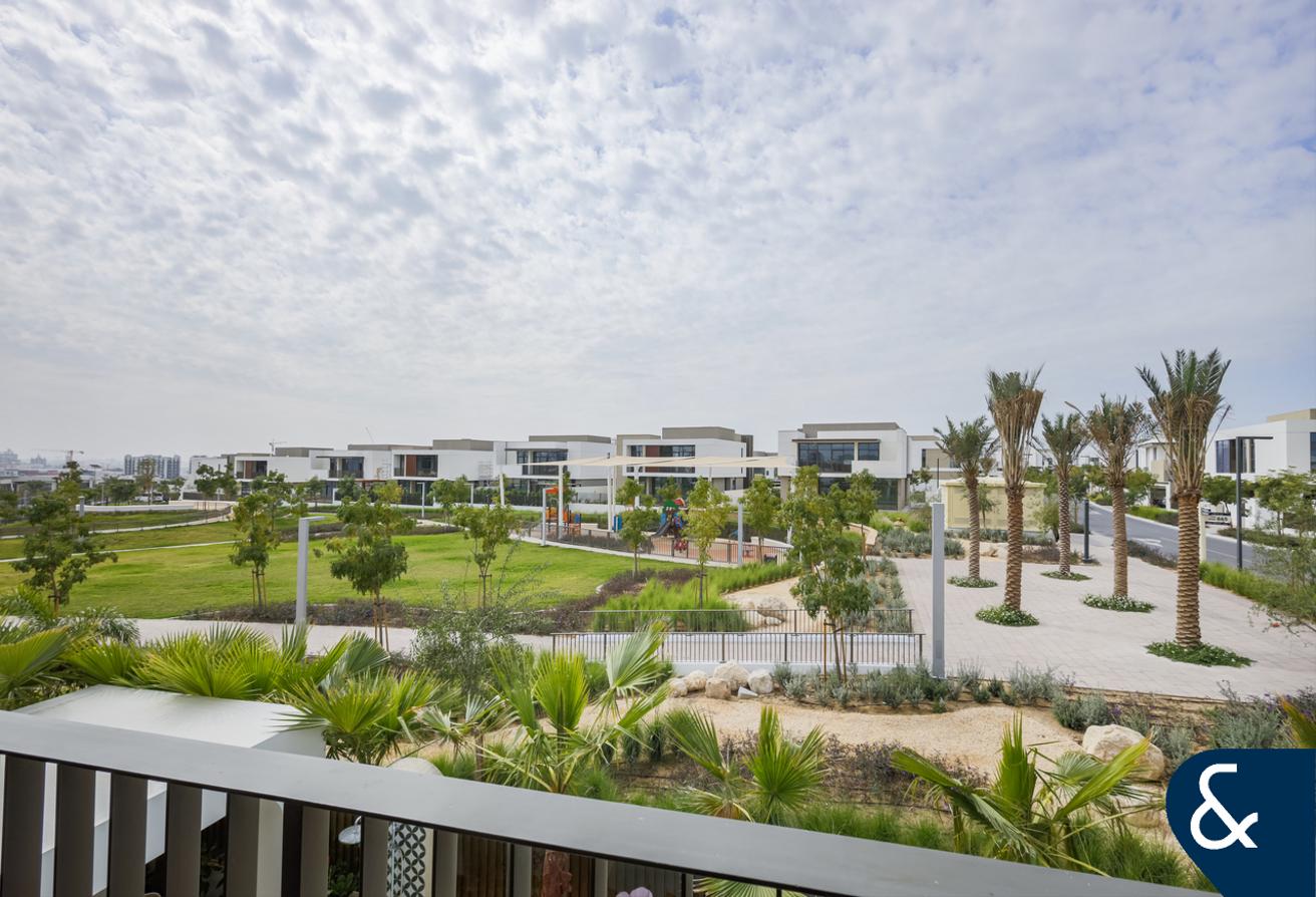 Exclusive | 5 Bed | Huge Corner Plot photo 6