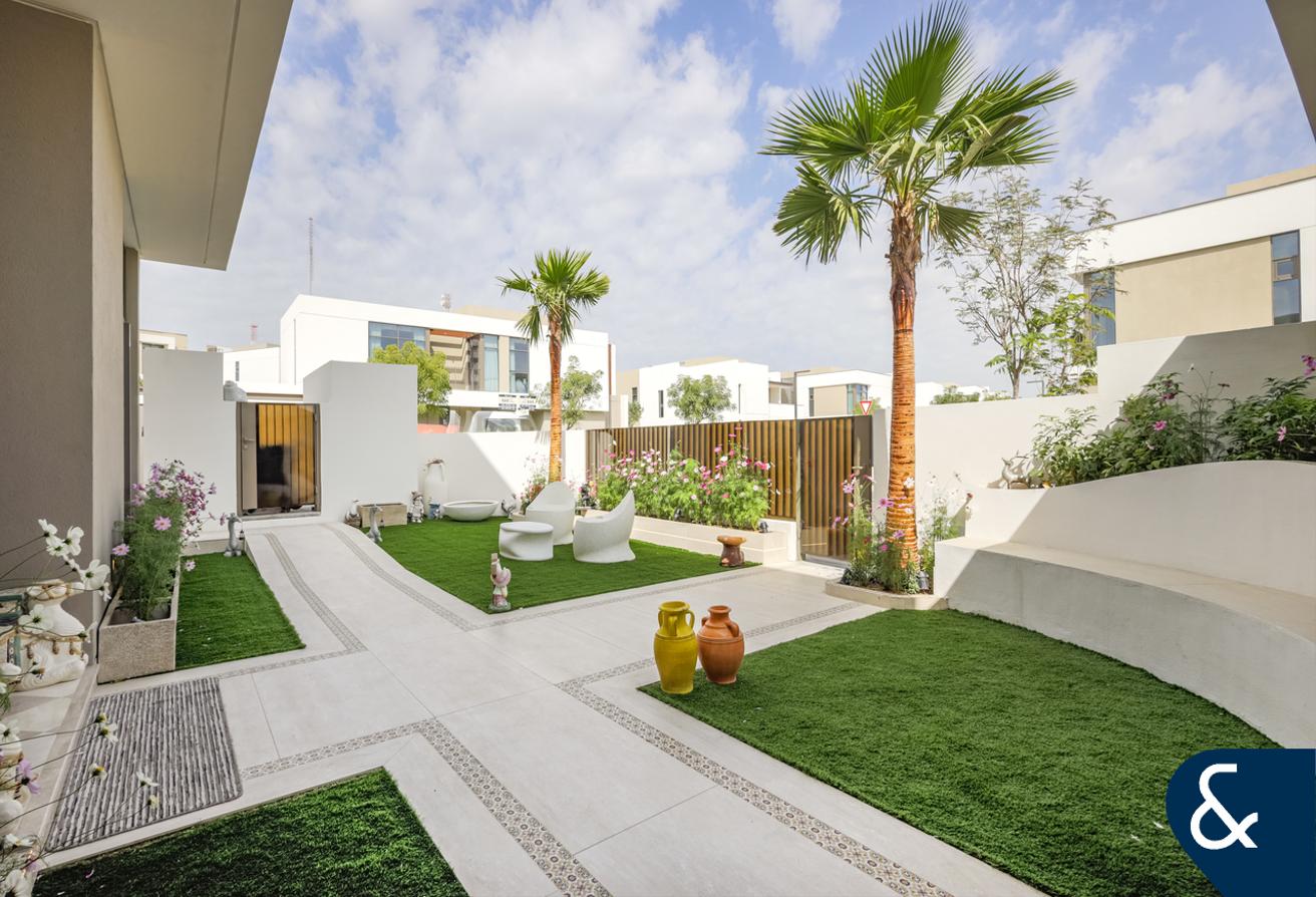 Exclusive | 5 Bed | Huge Corner Plot photo 15