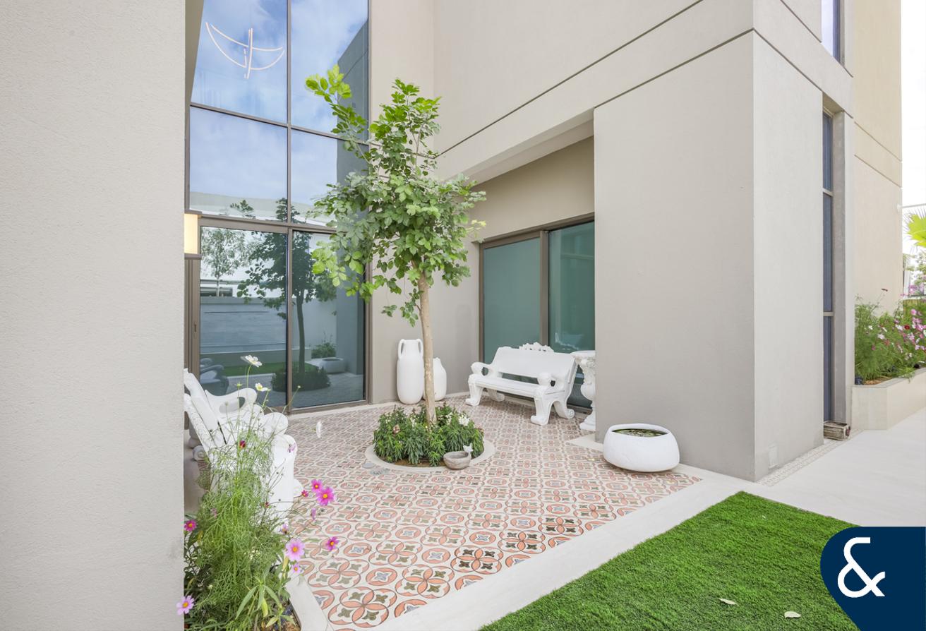 Exclusive | 5 Bed | Huge Corner Plot photo 16