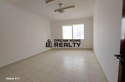 Apartment - 2 - 3 for rent in Al Khaleej Plaza - New Al Taawun Road - Al Taawun - Sharjah