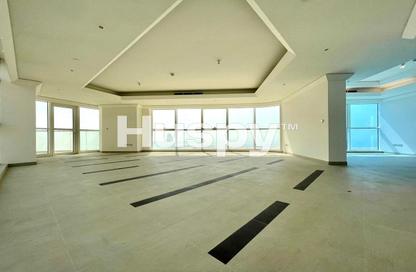 Apartment - 4 - 5 for rent in Wave tower - Corniche Road - Abu Dhabi