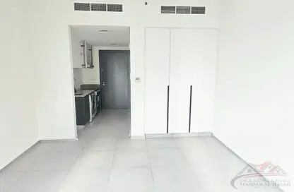 شقة - 1 حمام للبيع في ذا سولو - الجادة - الشارقة