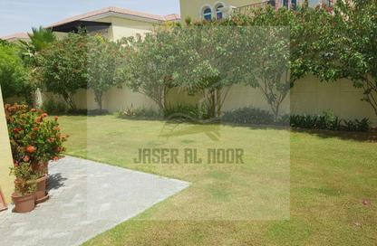 Villa - 3 Bedrooms - 4 Bathrooms for rent in District 7 - Jumeirah Park - Dubai