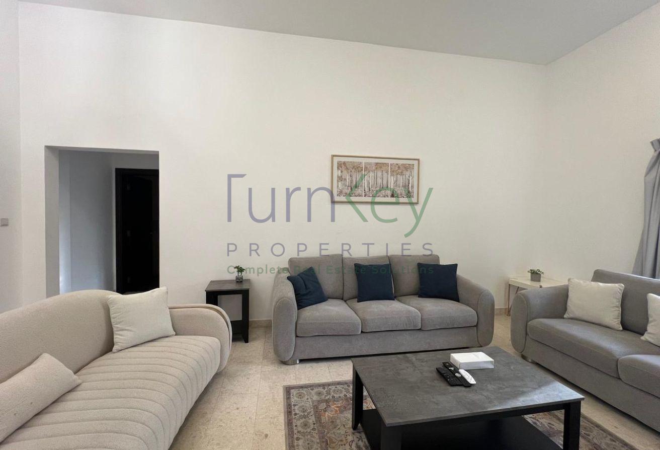 Upgraded Fully Furnished | 5 Bedrooms with Pool photo 3