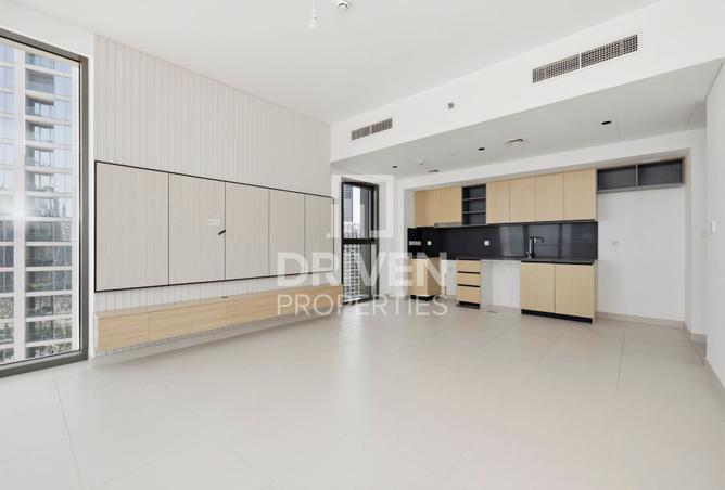 Exceptional Unit with Open View | Vacant photo 2
