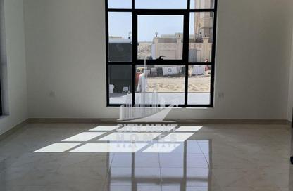 Villa - 5 Bedrooms - 7 Bathrooms for rent in Al Aweer 1 - Al Aweer - Dubai Villa - 5 Bedrooms - 7 Bathrooms for rent in Al Aweer 1 - Al Aweer - Dubai