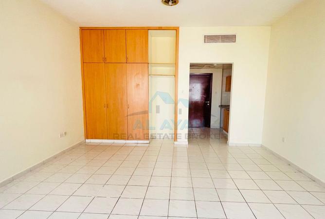 AVAILABLE STUDIO FOR RENT IN ITALY CLUSTER