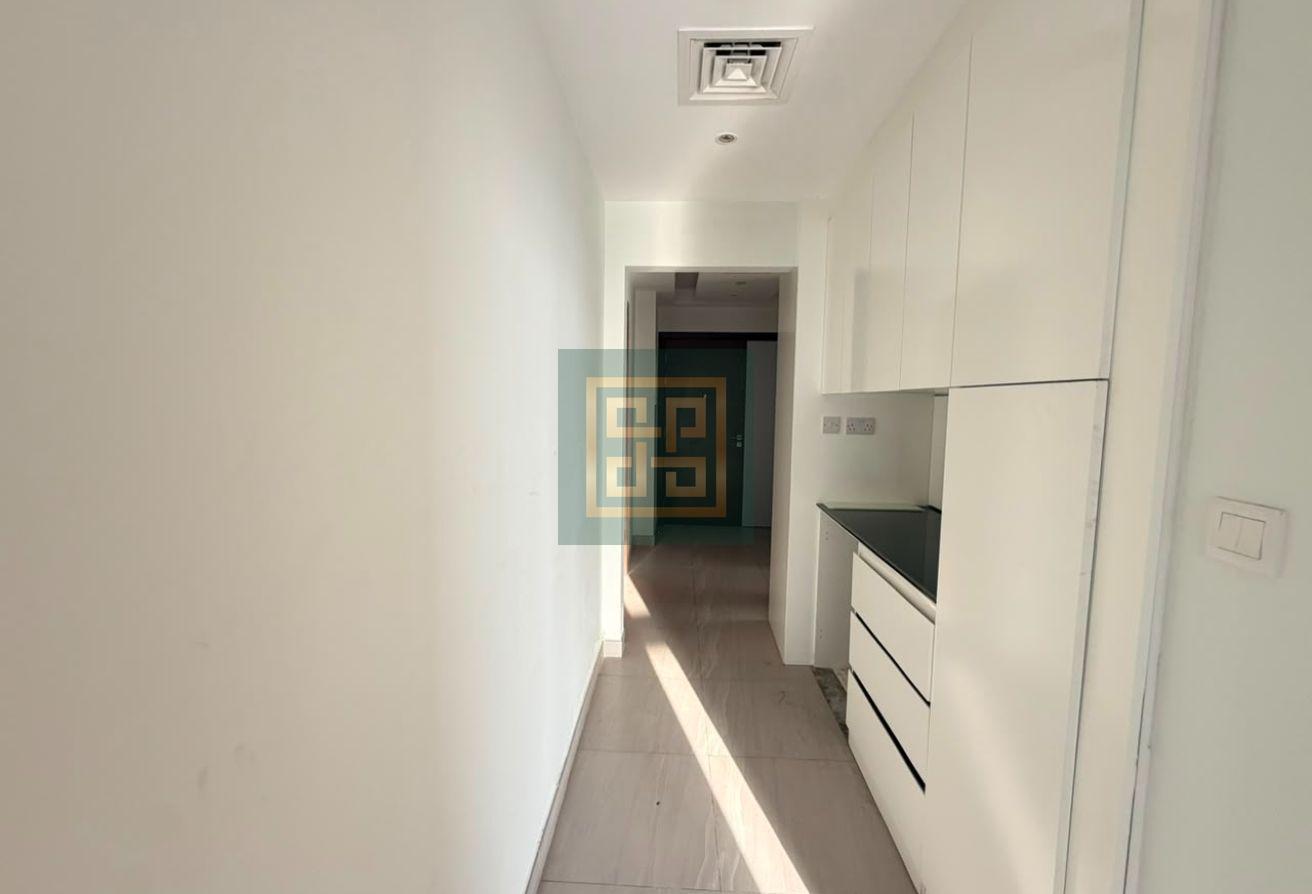 2Bed Corner l Big Layout l Upgraded Closed Kitchen photo 9