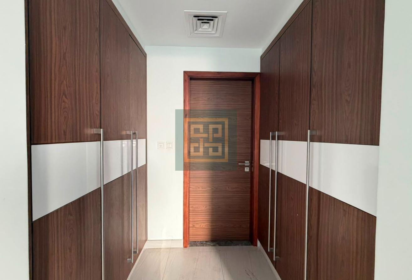 2Bed Corner l Big Layout l Upgraded Closed Kitchen photo 6