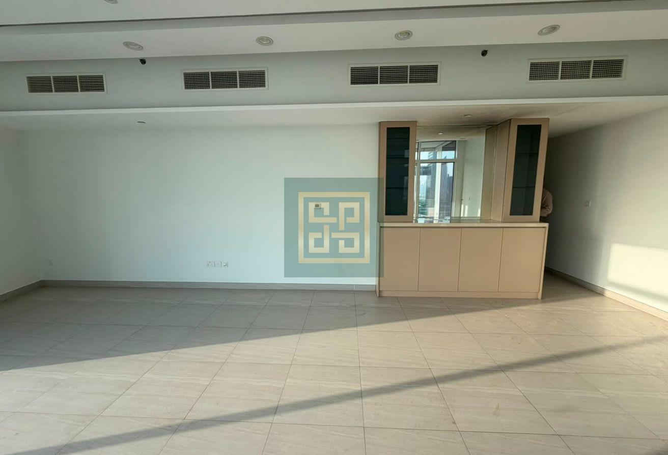 2Bed Corner l Big Layout l Upgraded Closed Kitchen photo 2