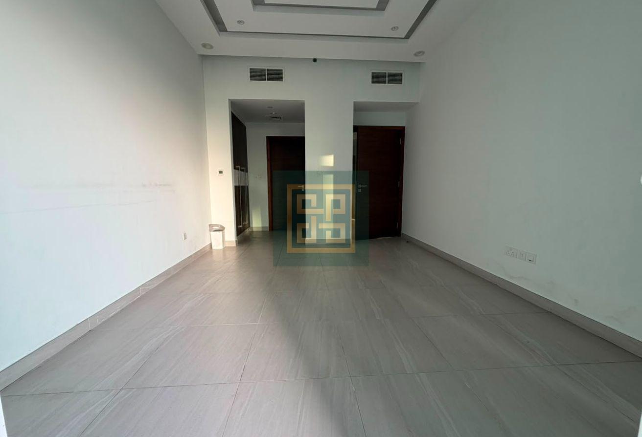 2Bed Corner l Big Layout l Upgraded Closed Kitchen photo 4