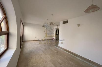 Apartment - 4 - 3 for rent in Al Qulaya'ah - Al Sharq - Sharjah