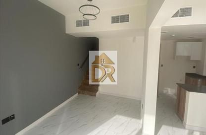 Townhouse - 2 - 4 for rent in Rukan 3 - Rukan - Dubai