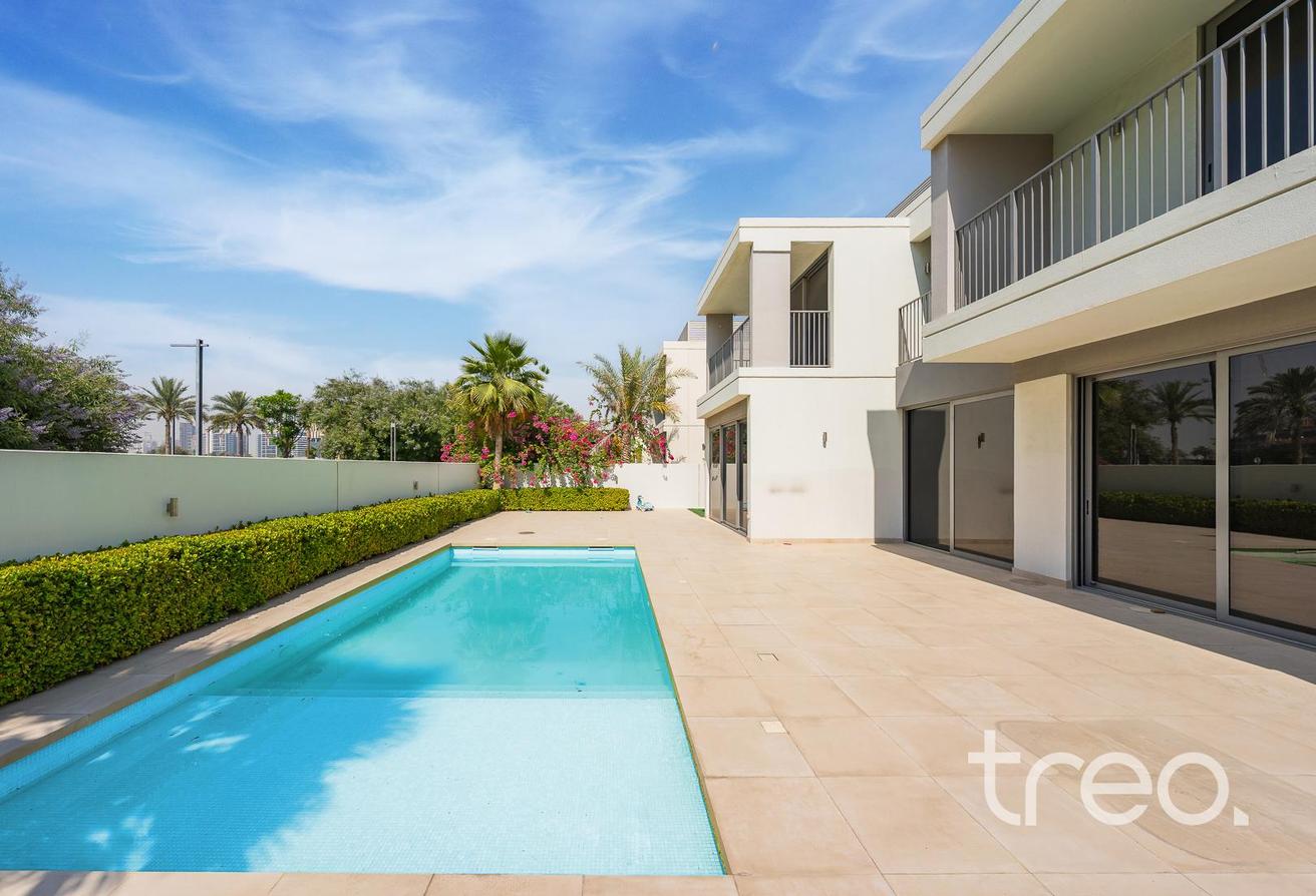 Private Pool | Single Row | Corner Unit photo 2