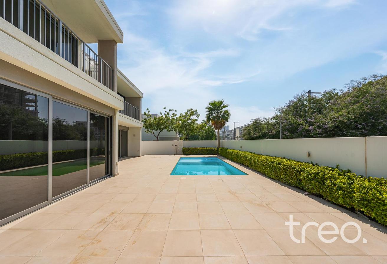 Private Pool | Single Row | Corner Unit photo 4