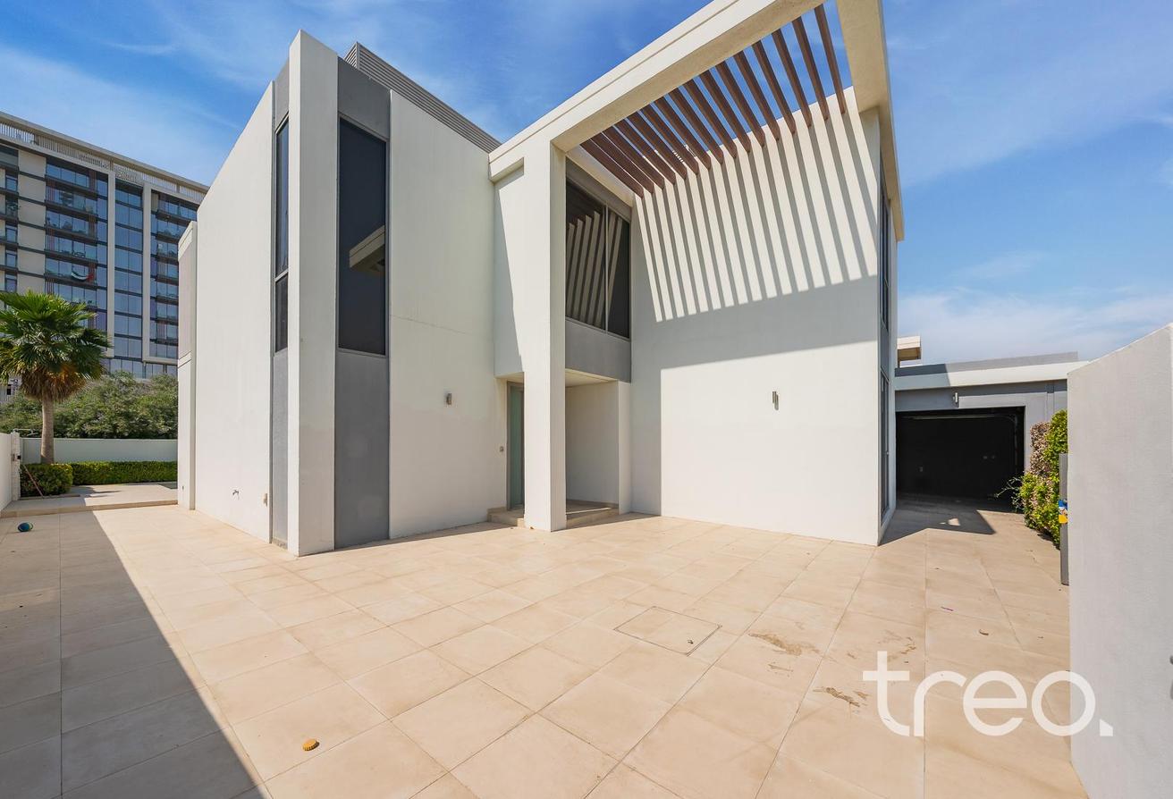 Private Pool | Single Row | Corner Unit photo 6