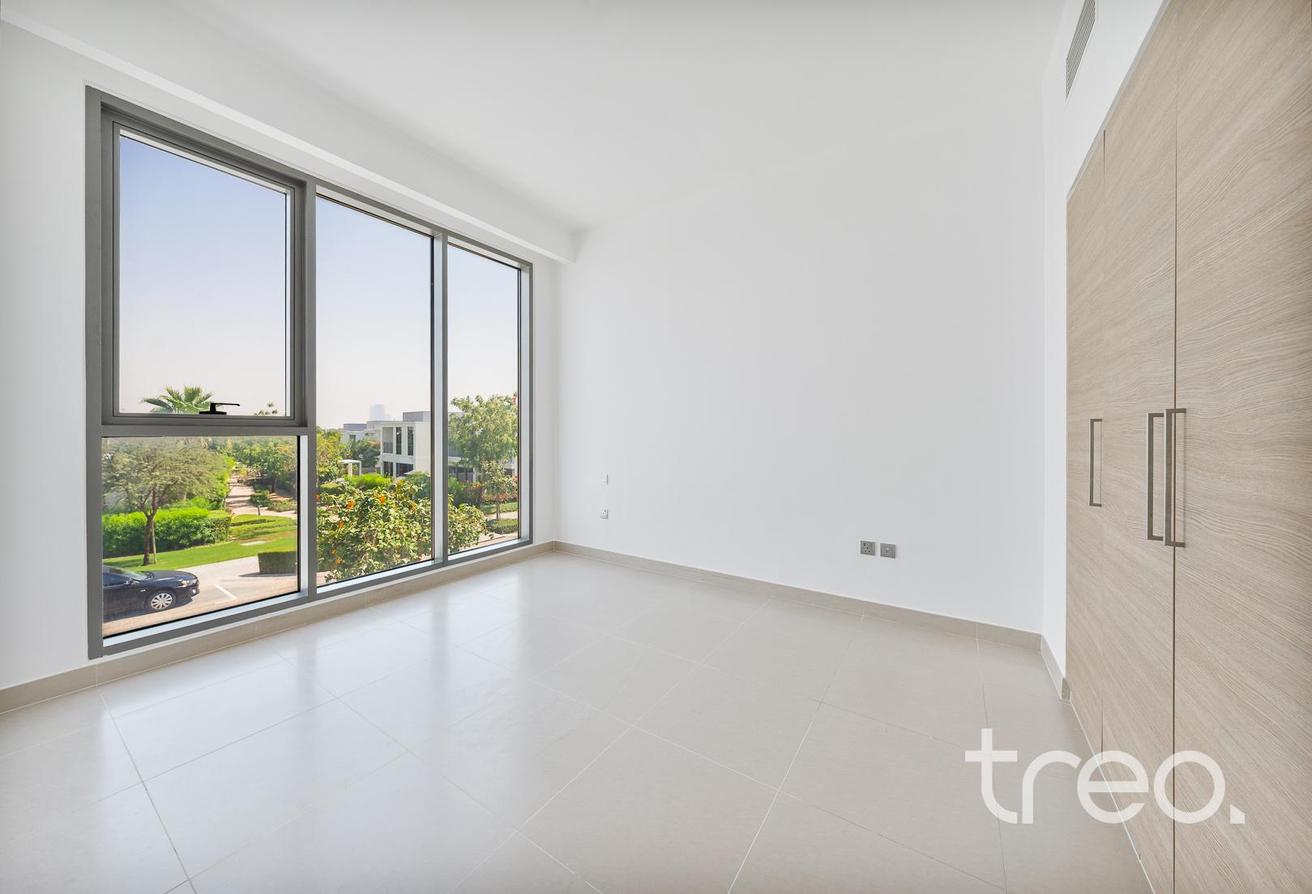 Private Pool | Single Row | Corner Unit photo 23