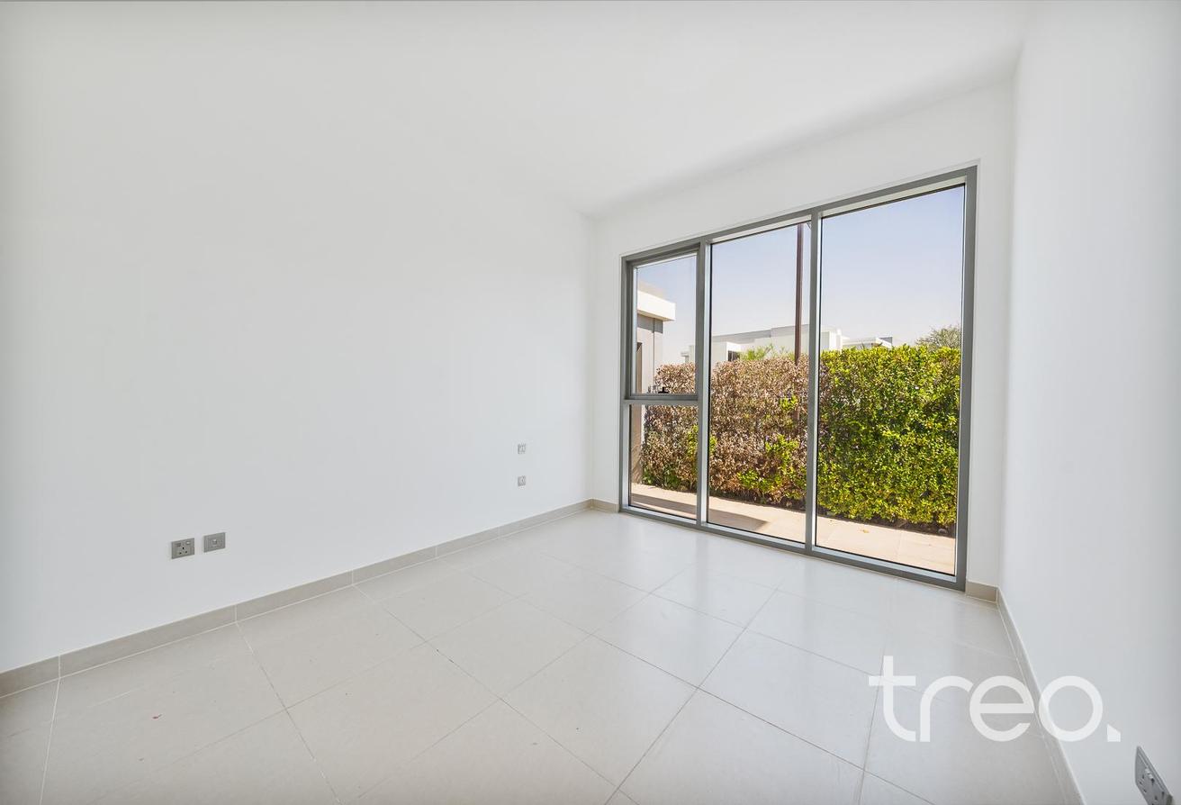 Private Pool | Single Row | Corner Unit photo 13