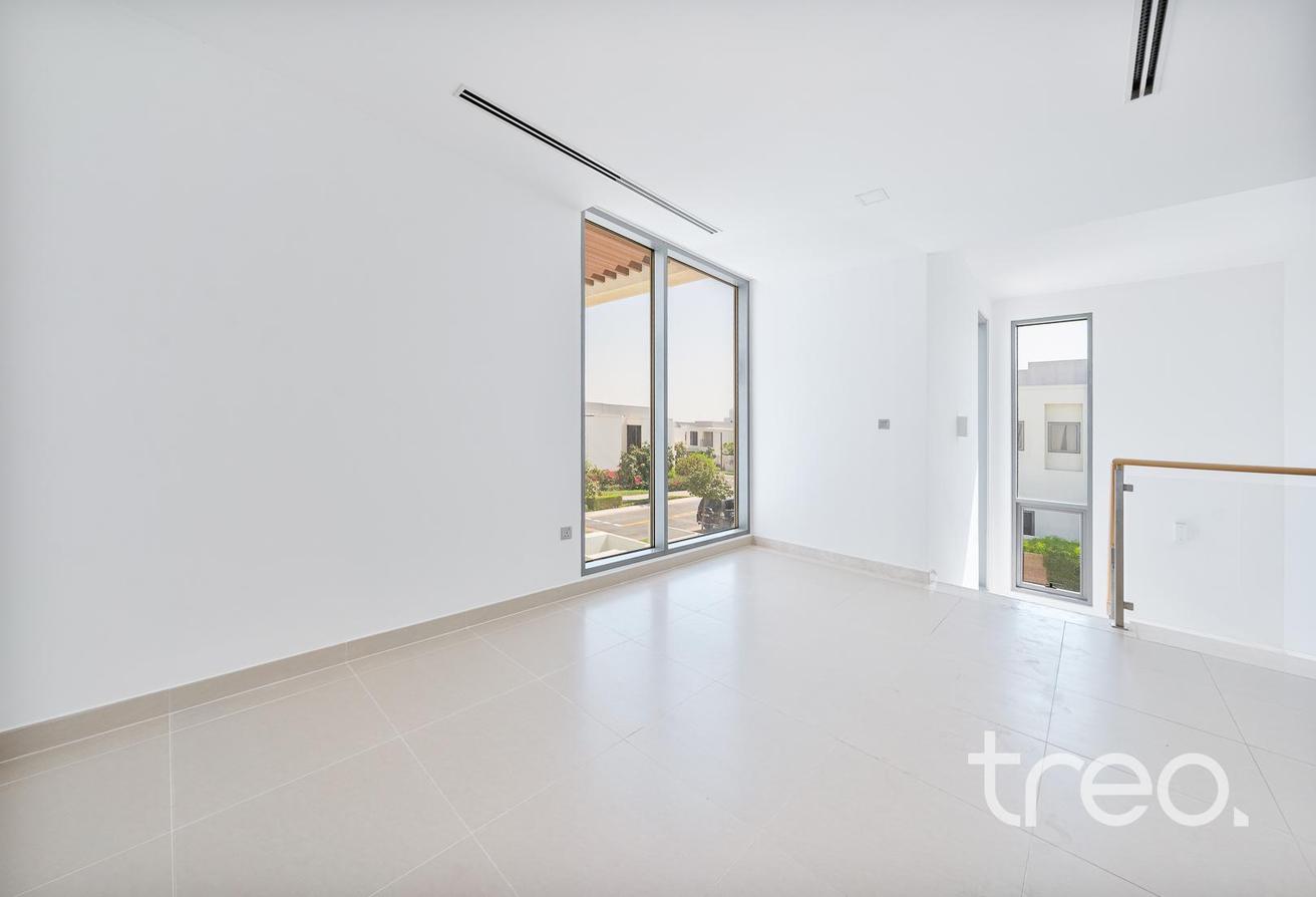 Private Pool | Single Row | Corner Unit photo 15