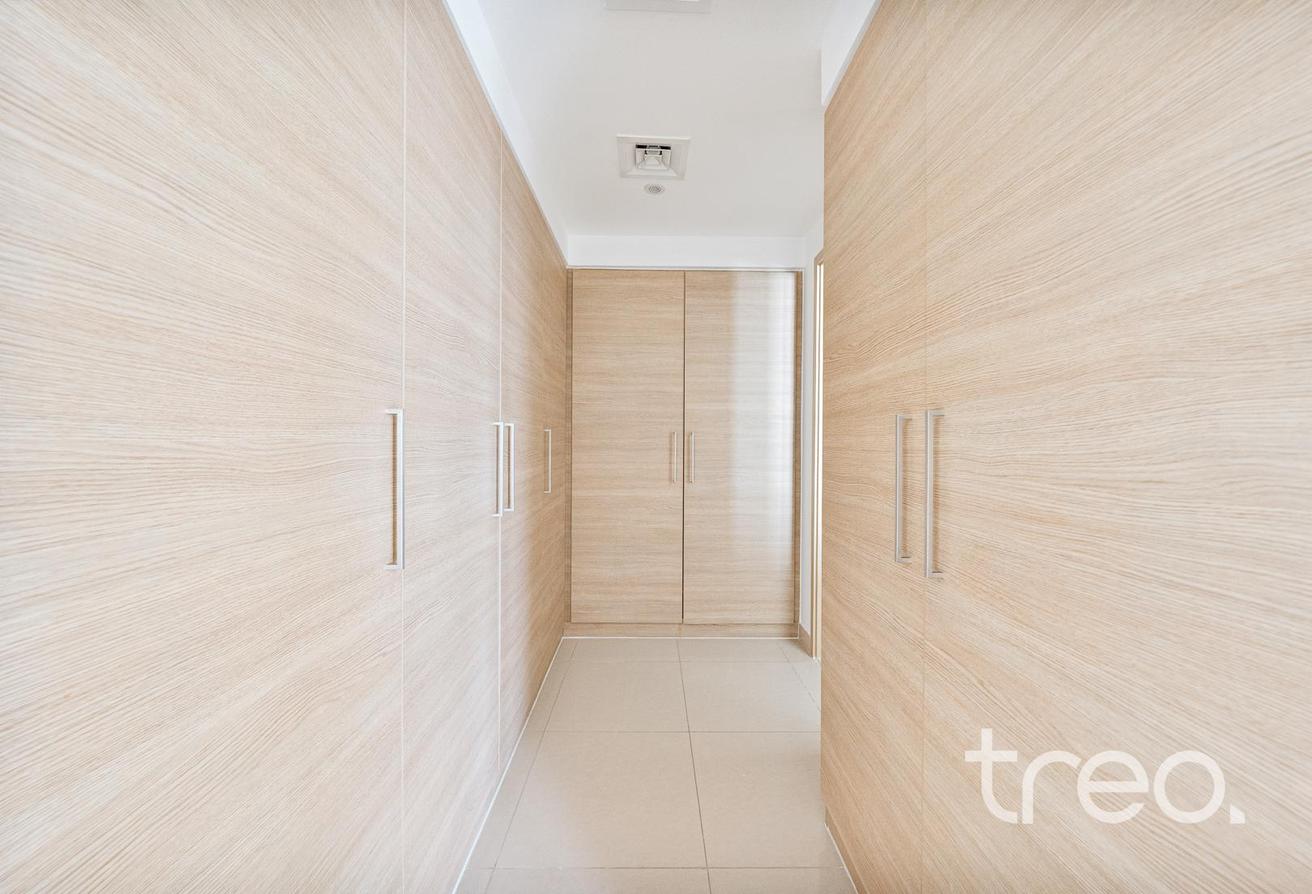 Private Pool | Single Row | Corner Unit photo 18