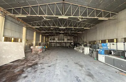 Warehouse - Studio - 1 Bathroom for rent in Umm Ramool - Dubai