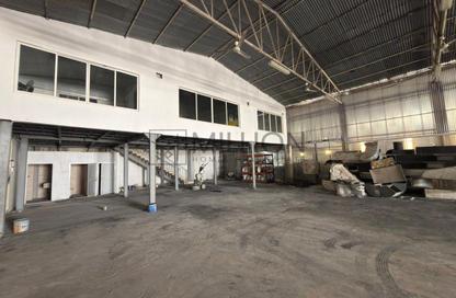 Warehouse - Studio - 1 Bathroom for rent in Umm Ramool - Dubai
