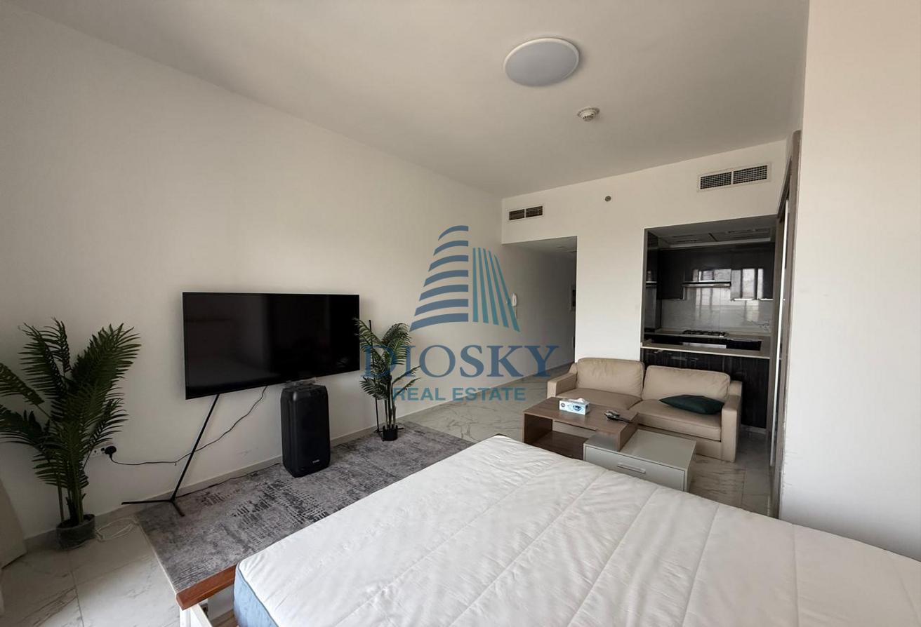 High Floor | Near to Exit | Spacious Layout photo 3