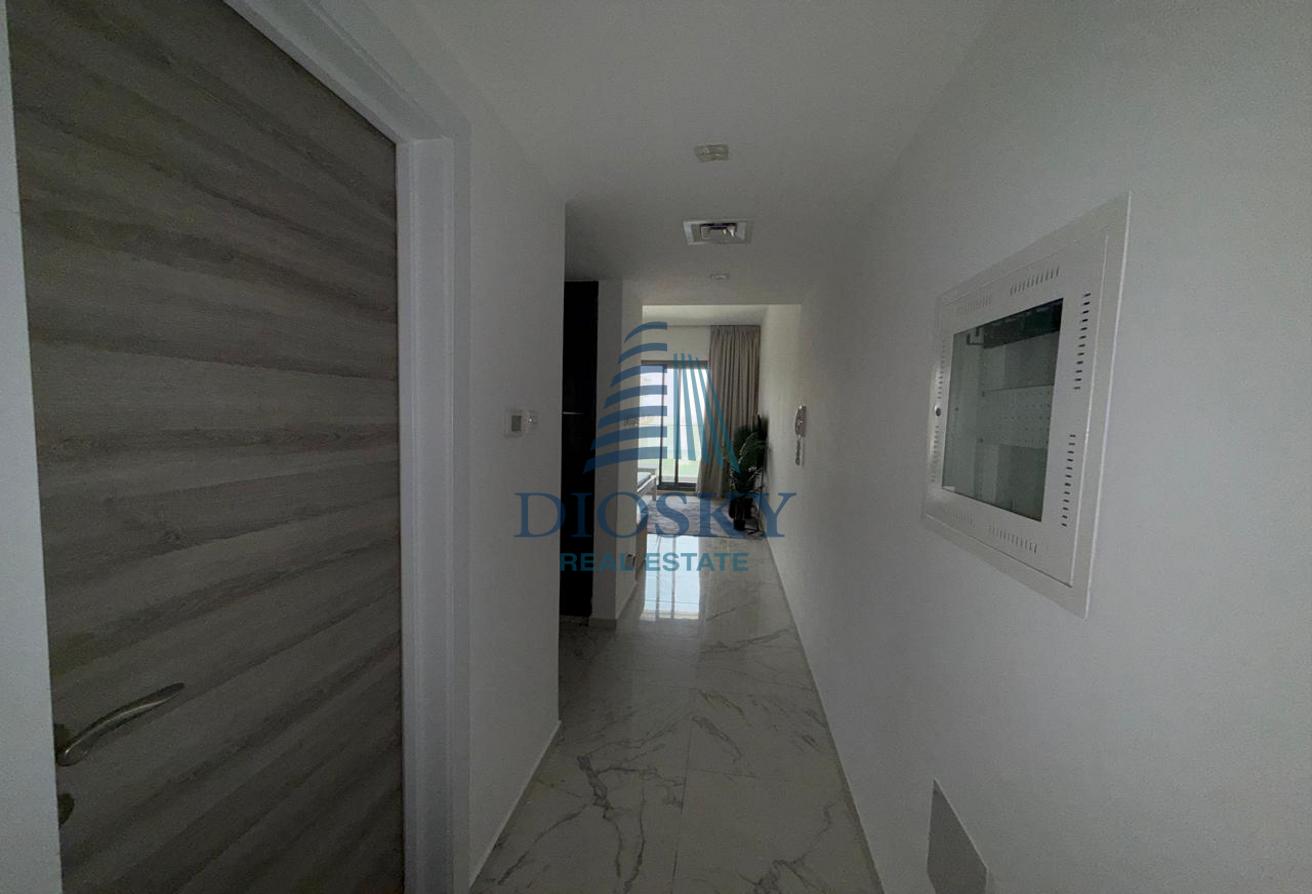 High Floor | Near to Exit | Spacious Layout photo 8