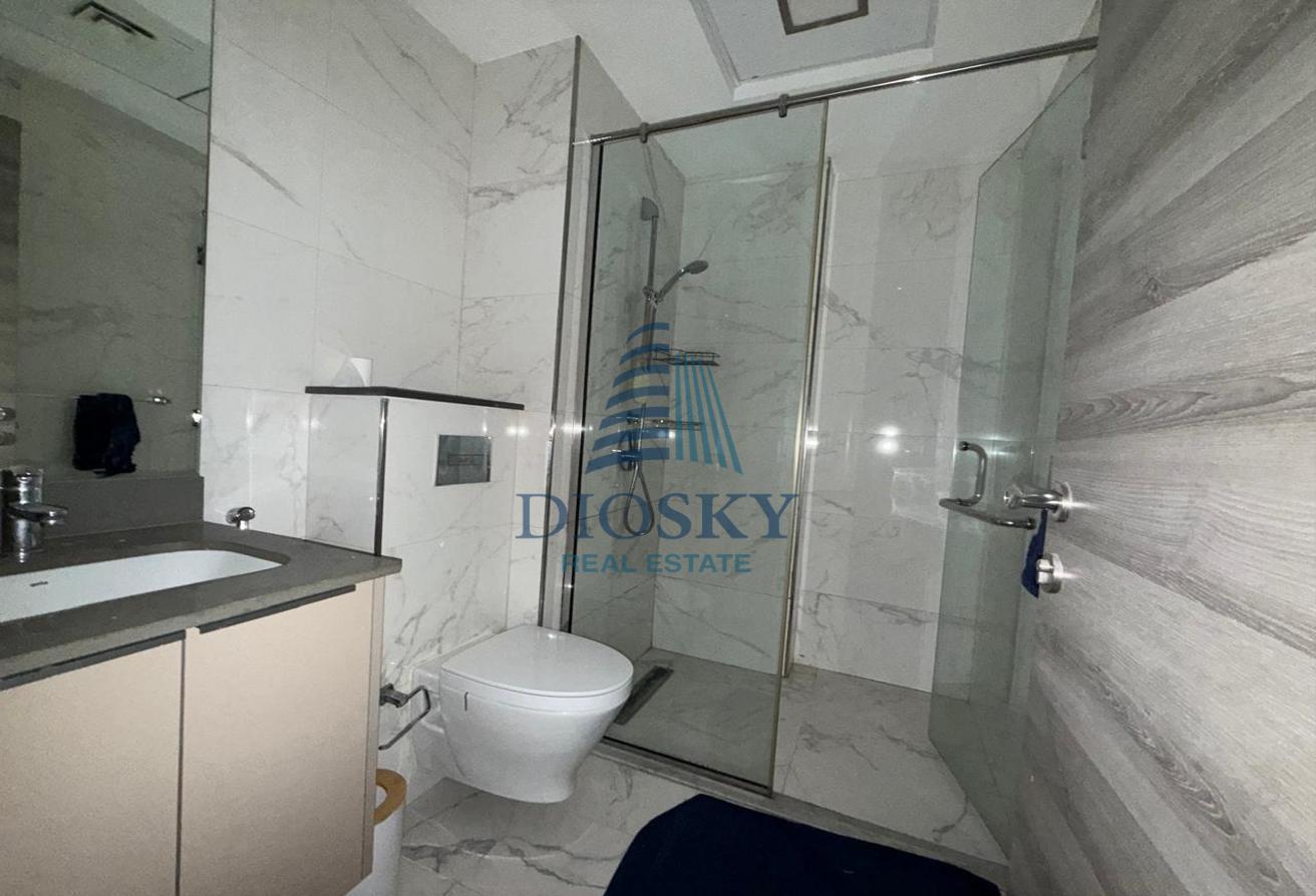 High Floor | Near to Exit | Spacious Layout photo 6