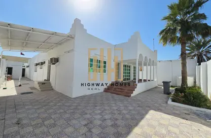 Villa - 4 Bedrooms - 5 Bathrooms for rent in Al Mansoura - Al Sharq - Sharjah