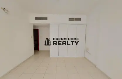 شقة - غرفة نوم - 2 حمامات للايجار في برج منازل 5 - شارع التعاون - التعاون - الشارقة